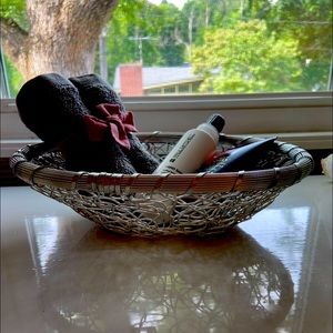 Bundle 5/20.00 Silver Metal Wire Basket 10”x8”x4”